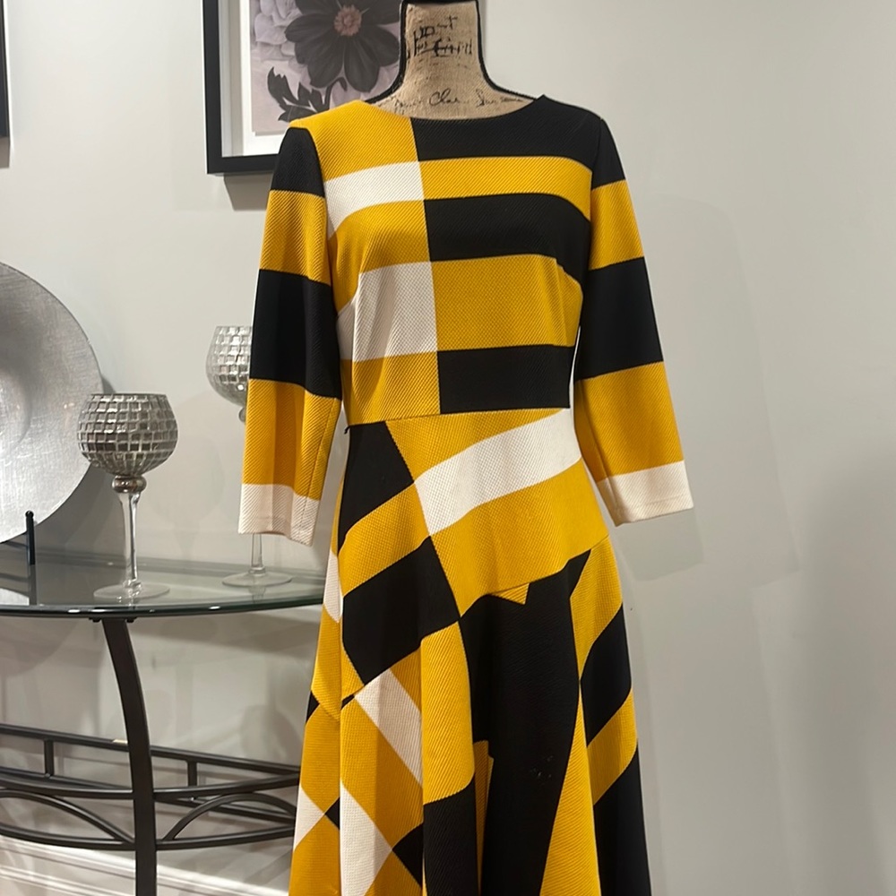 Fun little dress with a 60s vibe